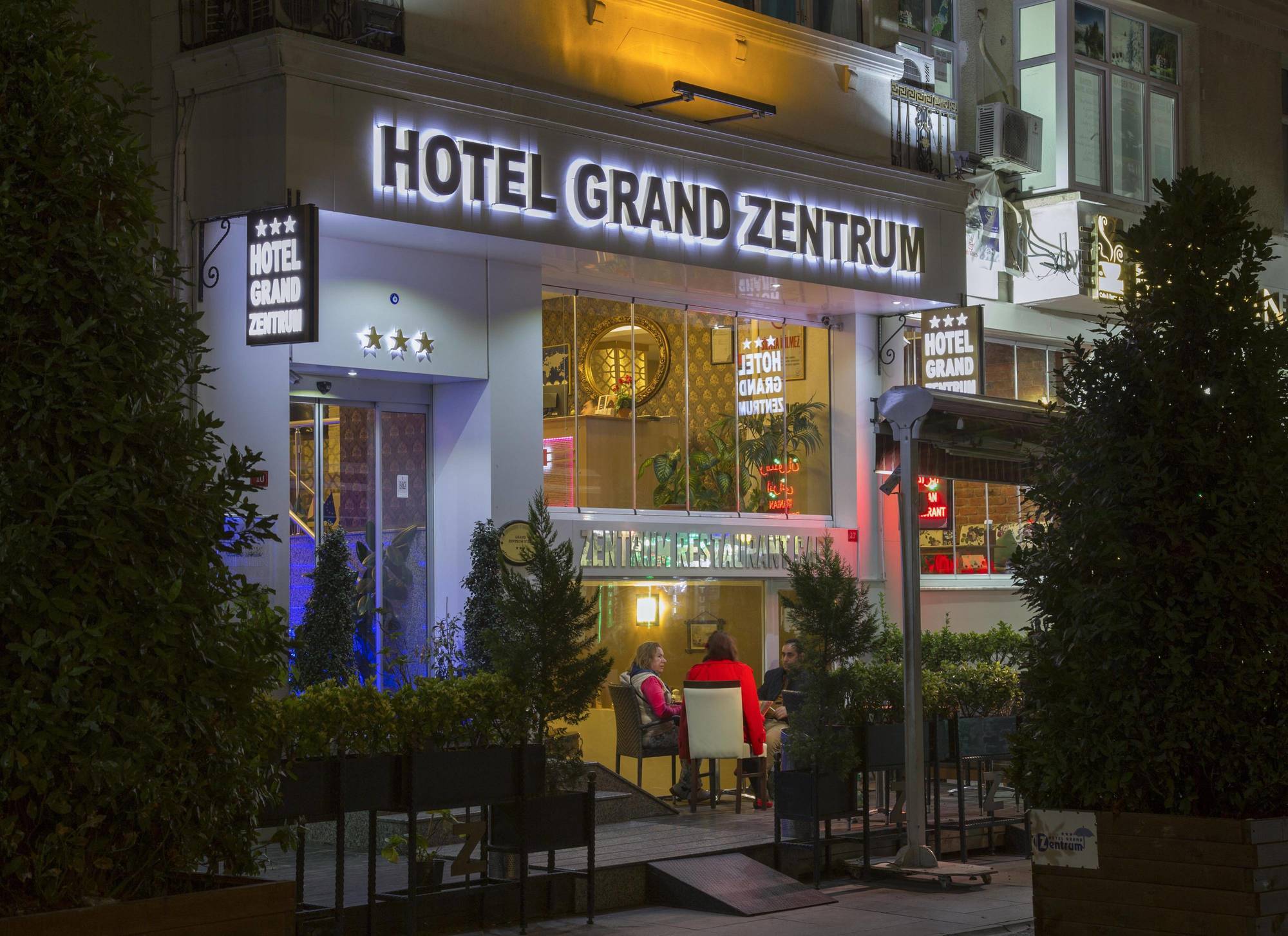 Grand Zentrum Hotel & Cafe Restaurant - Taksim Square Estambul Exterior foto